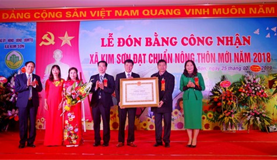 Xã Kim Sơn đón Bằng công nhận xã đạt chuẩn nông thôn mới