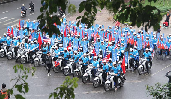 Hàng trăm thanh niên Hà Nội diễu hành tuyên truyền quy tắc ứng xử trước Hội nghị Thượng đỉnh Hoa Kỳ - Triều Tiên