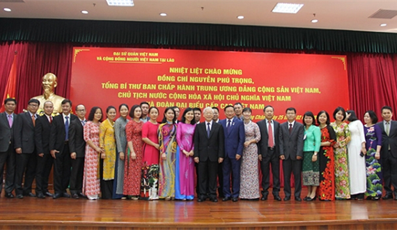 Tổng Bí thư, Chủ tịch nước Nguyễn Phú Trọng gặp cộng đồng người Việt Nam tại Lào