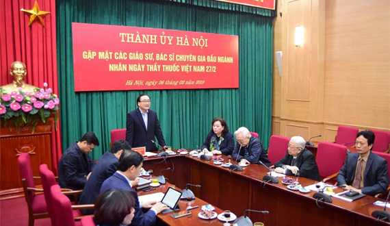Thường trực Thành ủy Hà Nội gặp mặt chuyên gia đầu ngành Y tế