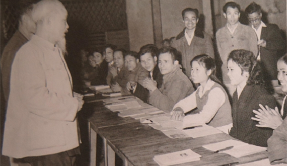 50 năm trước, Người căn dặn: “Nâng cao đạo đức cách mạng quét sạch chủ nghĩa cá nhân”