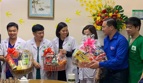 Tuổi trẻ Thủ đô chúc Tết các đơn vị trực Tết Nguyên đán Kỷ Hợi 2019