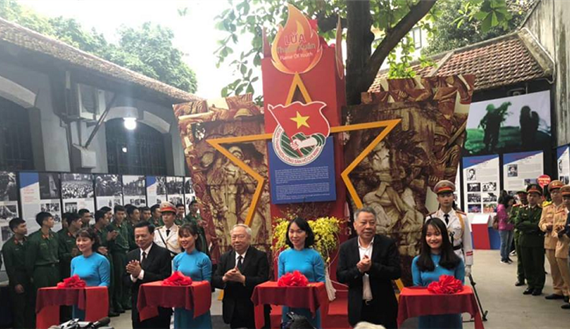 Triển lãm “Lửa thanh xuân” truyền cảm hứng cho thể hệ trẻ tiếp nối truyền thống vẻ vang