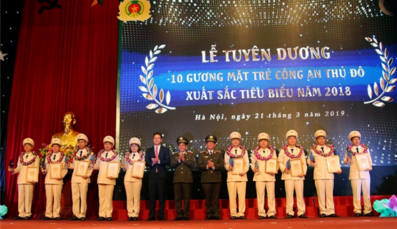 Công an thành phố Hà Nội tuyên dương 10 gương mặt trẻ xuất sắc tiêu biểu năm 2018