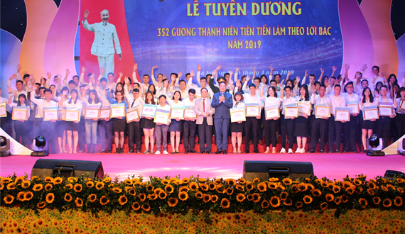 Hà Nội tuyên dương 352 gương thanh niên tiên tiến làm theo lời Bác năm 2019