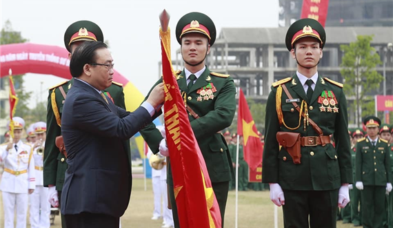 Sư đoàn Bộ binh 301 kỷ niệm 40 năm Ngày truyền thống và đón nhận Huân chương Quân công