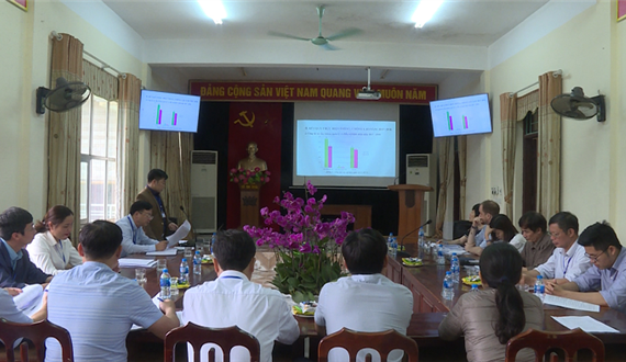 Đoàn chuyên gia của tổ chức Y tế Thế giới (WHO) làm việc với Trung tâm Y tế huyện Ứng Hoà