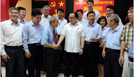 Bí thư Thành uỷ Hà Nội Hoàng Trung Hải tiếp xúc với cử tri thị xã Sơn Tây và huyện Ba Vì