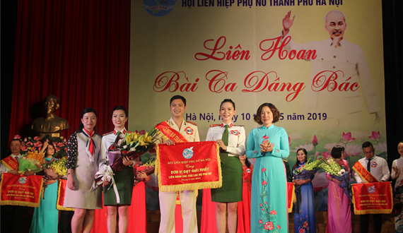Tưng bừng Liên hoan "Bài ca dâng Bác"