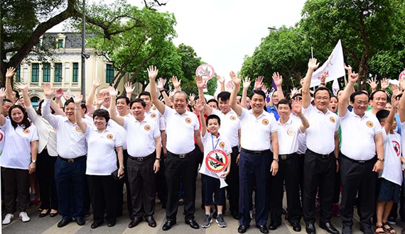 Hàng nghìn người tham gia sự kiện đi bộ kêu gọi “Đã uống rượu bia - Không lái xe”