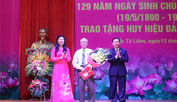 Quận ủy Bắc Từ Liêm trao Huy hiệu Đảng cho 224 đảng viên