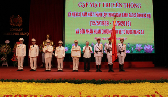 Lực lượng Cảnh sát cơ động Thủ đô đón nhận Huân chương Bảo vệ Tổ quốc hạng Ba