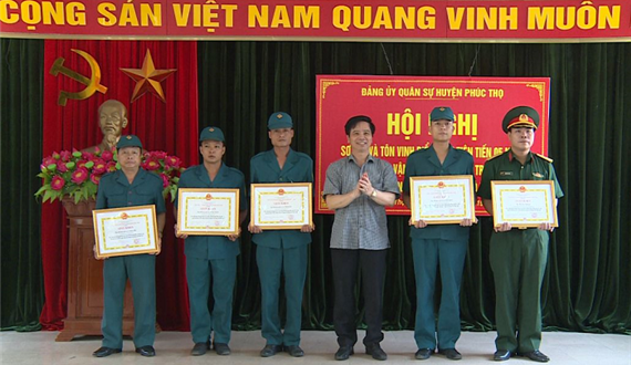 Huyện Phúc Thọ tôn vinh điển hình tiên tiến trong thực hiện Cuộc vận động “Phát huy truyền thống, cống hiến tài năng, xứng danh bộ đội Cụ Hồ”