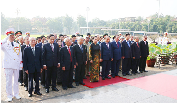 Lãnh đạo Đảng, Nhà nước và thành phố Hà Nội vào Lăng viếng Chủ tịch Hồ Chí Minh "Đời đời nhớ ơn Chủ tịch Hồ Chí Minh vĩ đại"