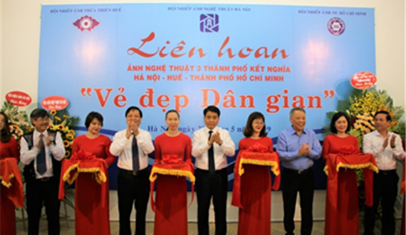 Khai mạc Liên hoan ảnh nghệ thuật “Vẻ đẹp dân gian”