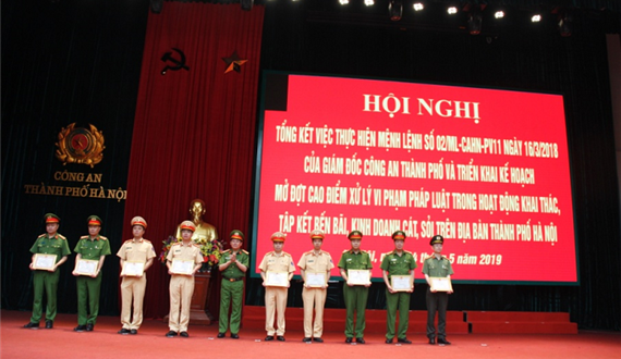 Công an Hà Nội mở đợt cao điểm xử lý vi phạm pháp luật trong hoạt động khai thác, tập kết bến bãi, kinh doanh cát, sỏi trên địa bàn Thành phố