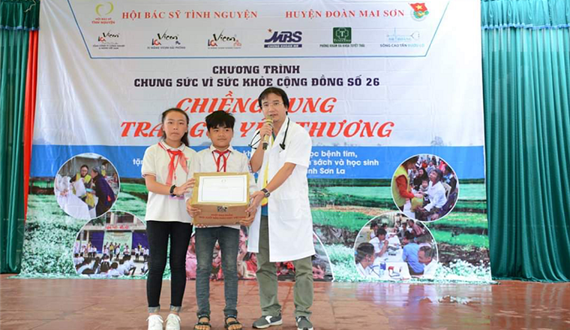 Liều thuốc từ “Trái tim blouse trắng”