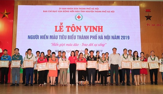 Tôn vinh 105 gia đình và cá nhân người hiến máu tiêu biểu Thủ đô năm 2019