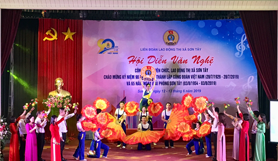 Sôi động Hội diễn văn nghệ công nhân, viên chức, lao động thị xã Sơn Tây năm 2019