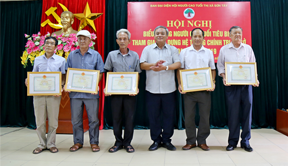 Thị xã Sơn Tây biểu dương 71 người cao tuổi tiêu biểu