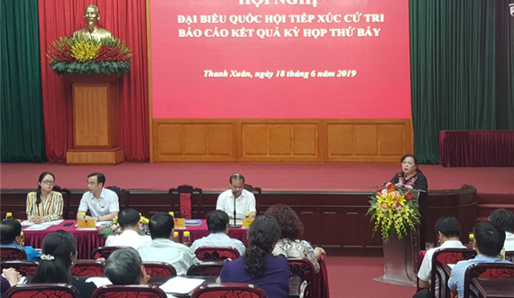 Chủ tịch HĐND Thành phố Nguyễn Thị Bích Ngọc tiếp xúc với cử tri quận Thanh Xuân