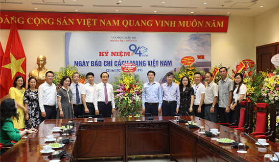 Phó Chủ tịch Thường trực HĐND Thành phố Nguyễn Ngọc Tuấn thăm, chúc mừng các cơ quan báo chí