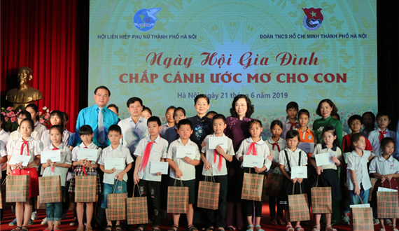 Phó Bí thư Thường trực Thành ủy dự Ngày hội gia đình "Chắp cánh ước mơ cho con”
