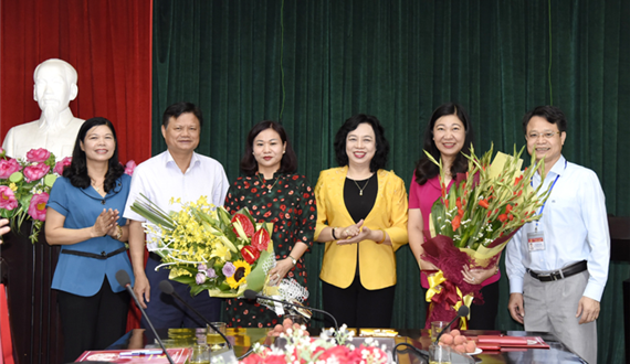 Phó Bí thư Thường trực Thành ủy chủ trì công bố và trao Quyết định công tác cán bộ