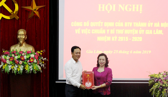 Trao Quyết định chuẩn y Bí thư Huyện ủy Gia Lâm