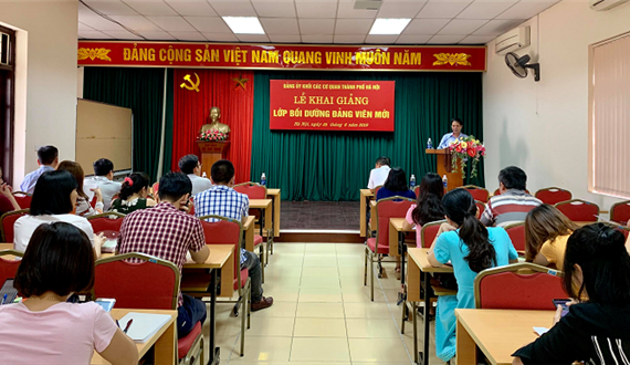 Đảng ủy Khối các cơ quan Thành phố: Khai giảng Lớp bồi dưỡng đảng viên mới