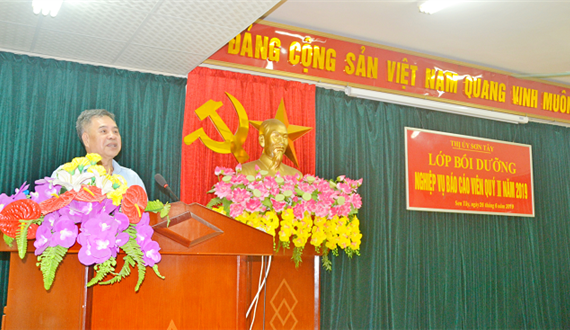 Thị xã Sơn Tây bồi dưỡng nghiệp vụ báo cáo viên quý II năm 2019
