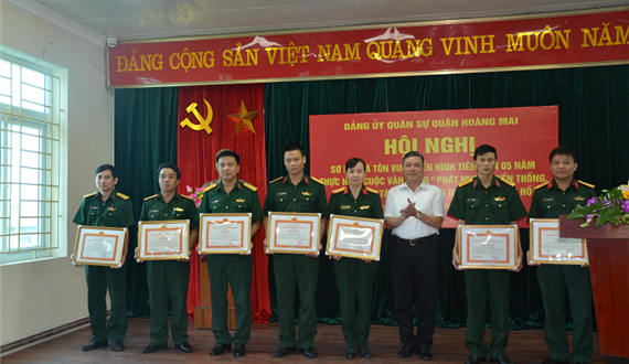 Đảng uỷ Quân sự quận Hoàng Mai: Sơ kết và tôn vinh điển hình tiên tiến