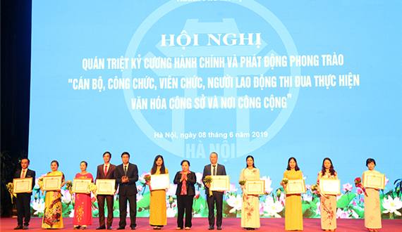 Hà Nội phát động phong trào thi đua thực hiện văn hóa công sở và nơi công cộng