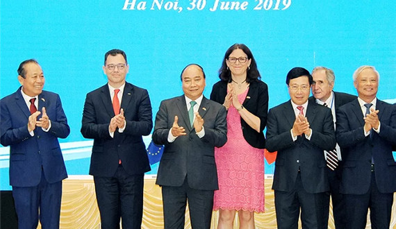 Việt Nam và EU ký các hiệp định về thương mại và đầu tư