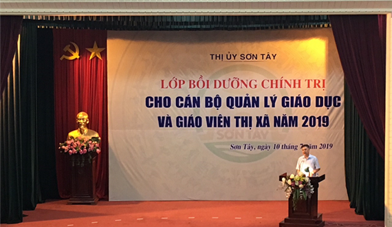 Bồi dưỡng chính trị cho hơn 500 cán bộ quản lý giáo dục và giáo viên