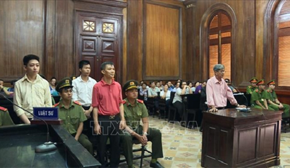 Đừng phá lúa chín trên cánh đồng từng nhiều dông bão