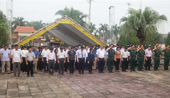 Lãnh đạo thị xã Sơn Tây tri ân các liệt sỹ nhân kỷ niệm 72 năm Ngày Thương binh - Liệt sỹ (27/7/1947-27/7/2019)