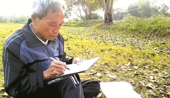 Miệt mài với phong trào bóng đá nữ