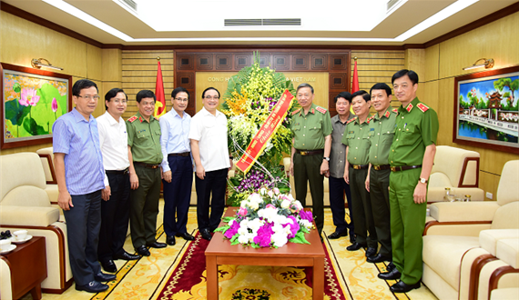 Bí thư Thành uỷ Hà Nội Hoàng Trung Hải chúc mừng Bộ Công an nhân Ngày truyền thống Công an nhân dân Việt Nam