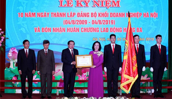 Đảng bộ khối Doanh nghiệp Hà Nội đón nhận Huân chương Lao động hạng Ba
