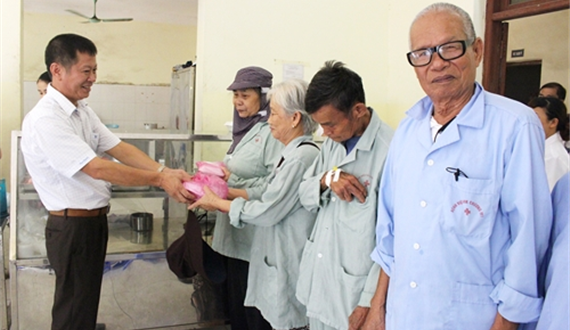 Nở hoa giữa đời thường
