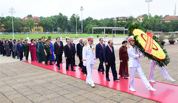 Lãnh đạo Đảng, Nhà nước và thành phố Hà Nội vào Lăng viếng Chủ tịch Hồ Chí Minh