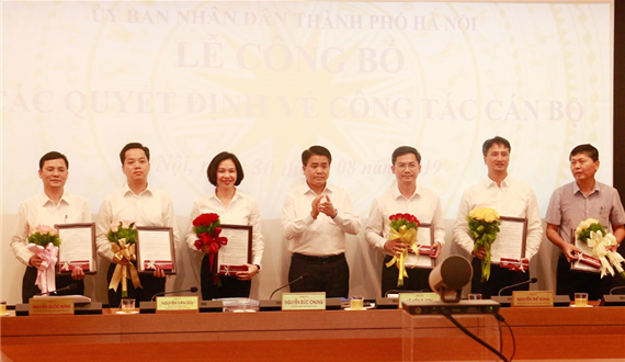 UBND Thành phố Hà Nội công bố các quyết định bổ nhiệm cán bộ