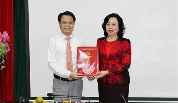 Trao Quyết định điều động Phó Trưởng ban Thường trực Ban Dân vận Thành ủy Hà Nội