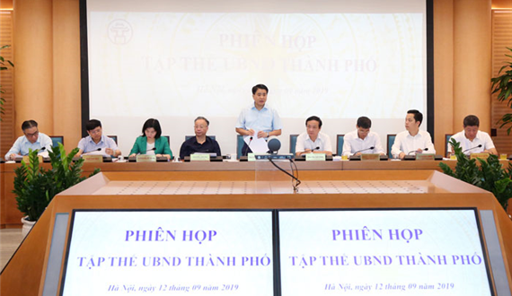 Tập thể UBND thành phố Hà Nội họp xem xét một số nội dung thuộc thẩm quyền