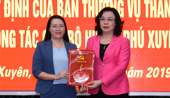 Công bố Quyết định về công tác cán bộ tại Phú Xuyên và Ban Dân vận Thành ủy