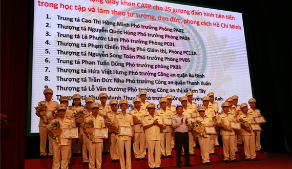 Công an Thành phố tuyên dương 50 gương điển hình tiên tiến trong học tập và làm theo Chủ tịch Hồ Chí Minh
