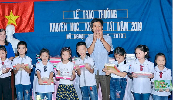 Bông hoa giữa đời thường