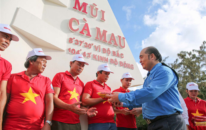 “Một triệu lá cờ” - nhiều triệu niềm tin