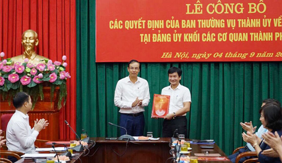 Công bố các Quyết định về công tác cán bộ tại Đảng ủy Khối các cơ quan Thành phố, huyện Phúc Thọ và Thạch Thất